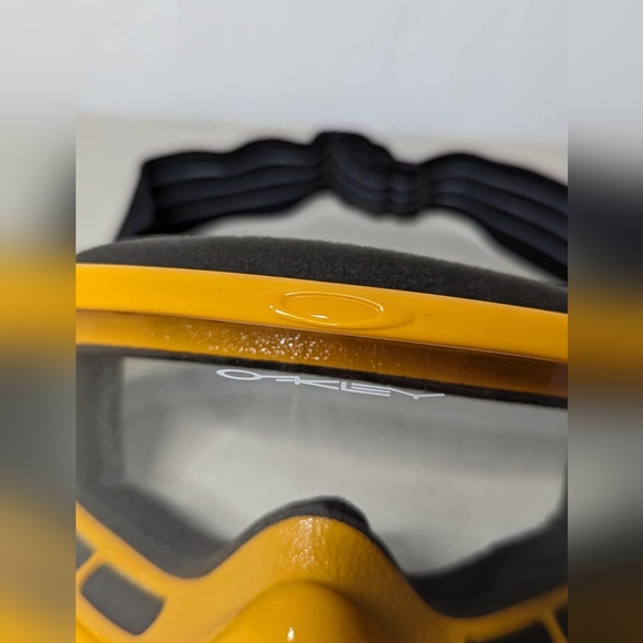 Oakley Adjustable Skiing Goggles - Picture 9 of 9